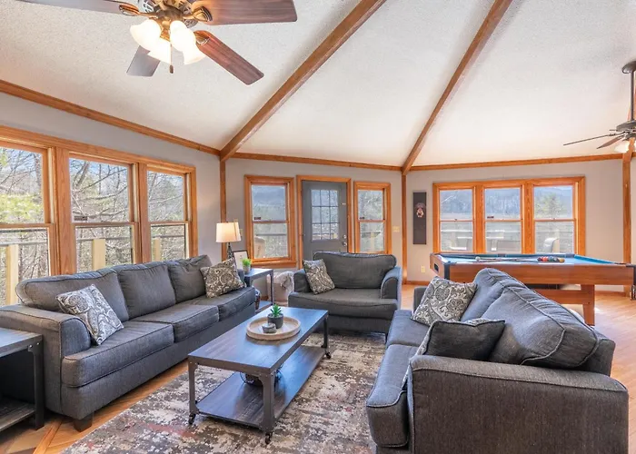 Gatlinburg Cabin Hawks View Sleeps 8 3 Bedroom Hot tub Multicade Pool Table