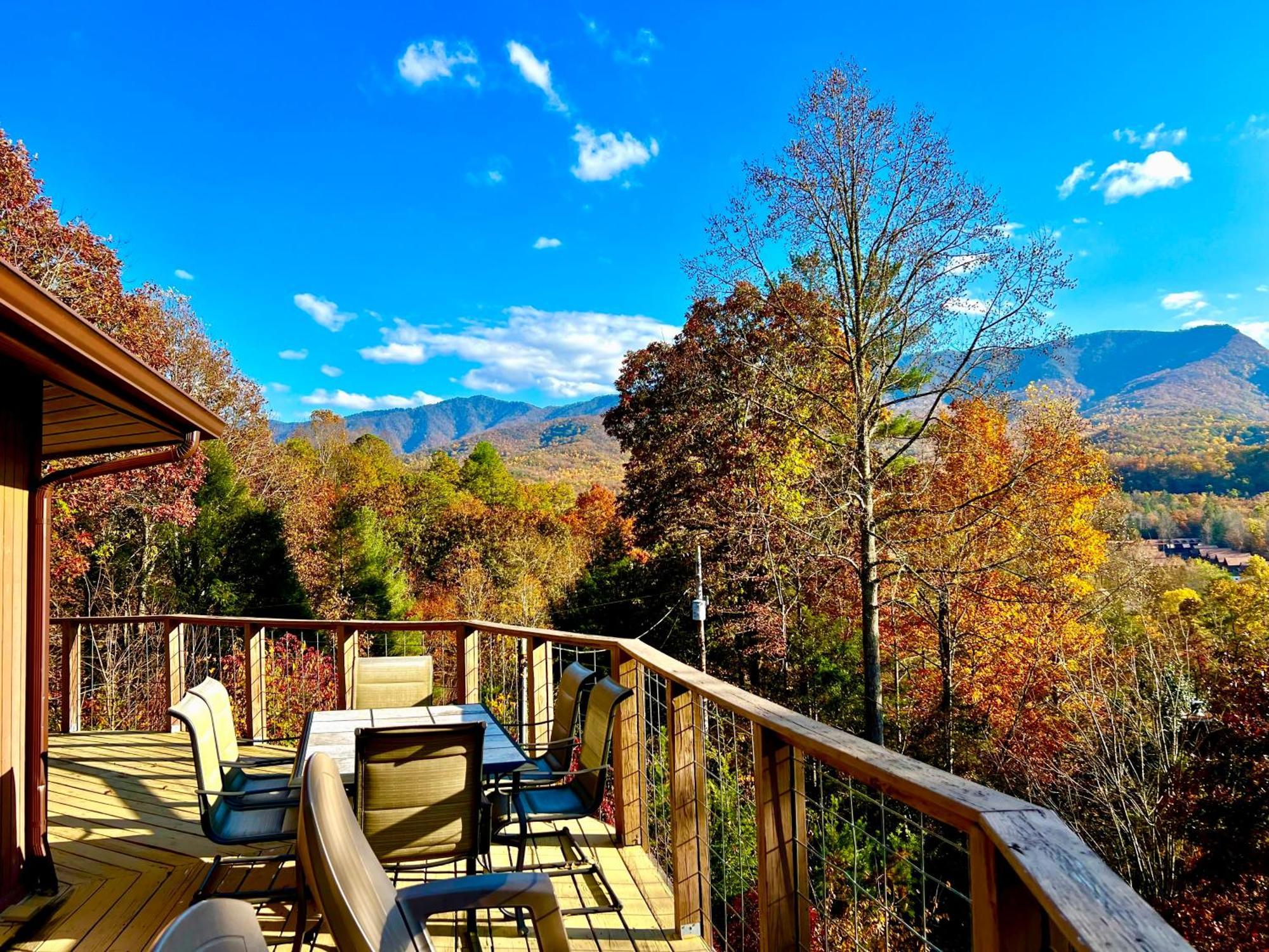 Hawks View Mountain * Gatlinburg